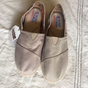 NWT. BOB’s by Skechers Espadrilles Wedges 9 women